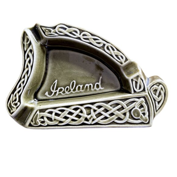 Vintage Ashtray Knock Pottery Green Ireland Celtic Pattern Harp Shape u - Picture 1 of 4